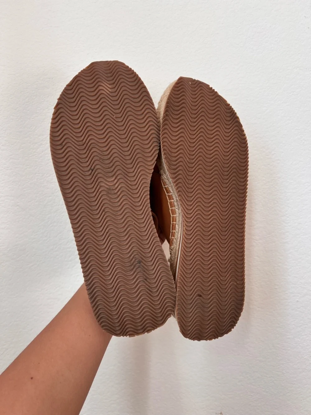 Tory Burch Brown Daisy Crystal Sandals 9.5 M in Desert Camel Open Toe Espadrille - Picture 9 of 9